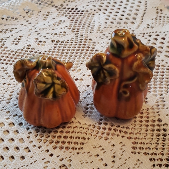 ๐3 for $20.00๐Vintage Salt & Pepper Shaker Set - Picture 3 of 5